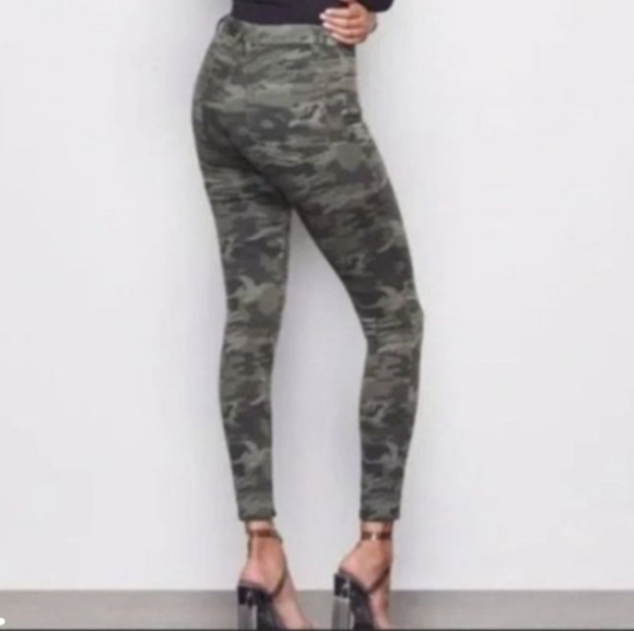 NWOT Good American "Good Waist" Camo Skinny Jeans Size 4/27 - Picture 2 of 10